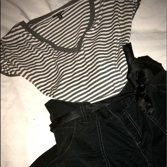 2/$15🆑LIKE 🆕 Express Gray Stripe V-Neck Sweater - Picture 4 of 10